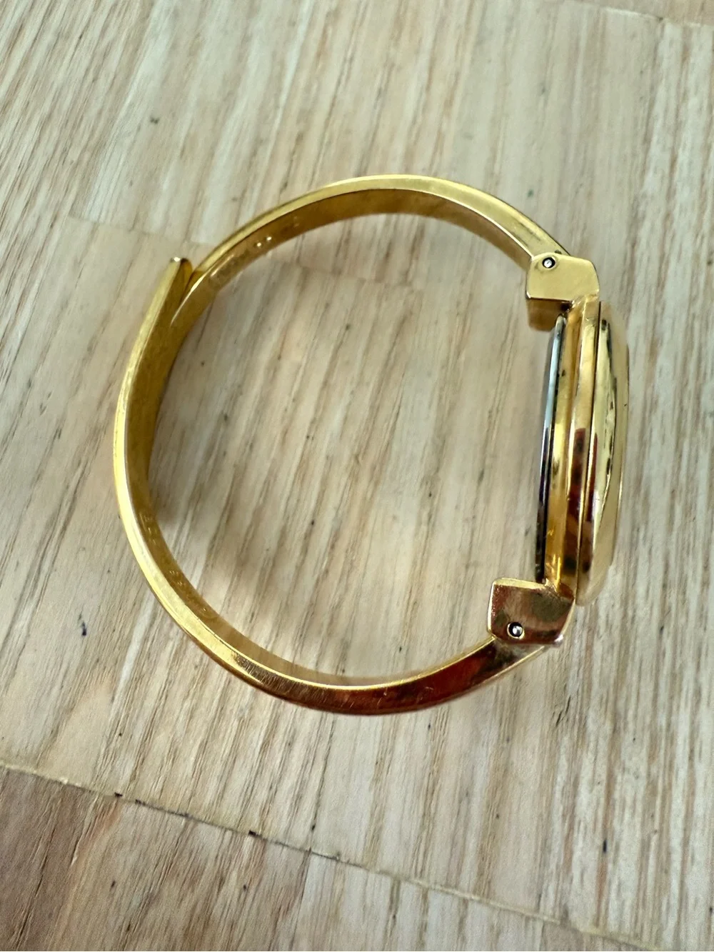 Ravisa ladies gold tone hinged bracelet Swiss made watch NEW BATTERY